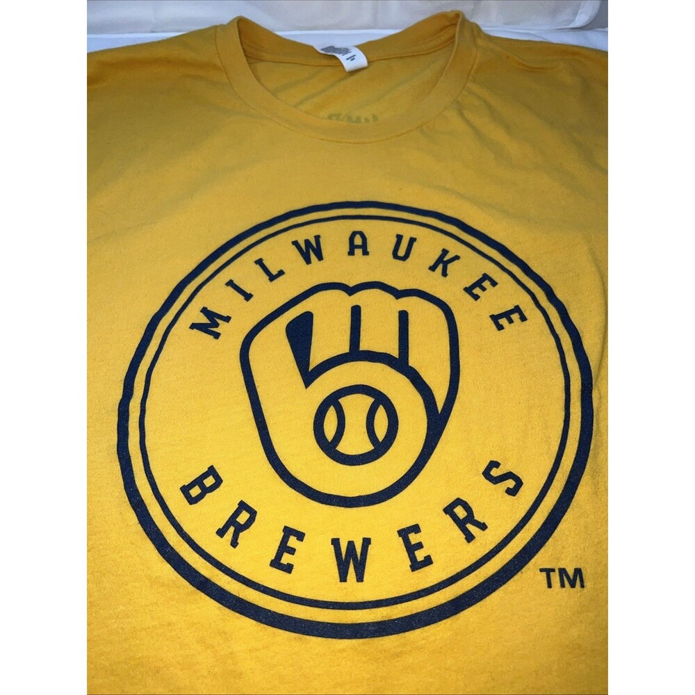 Milwaukee‎ Brewers/Jim Beam T-shirt with retro Logo Size Large Yellow & Navy